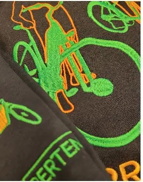 Sportshirt mit neongrünem Motiv