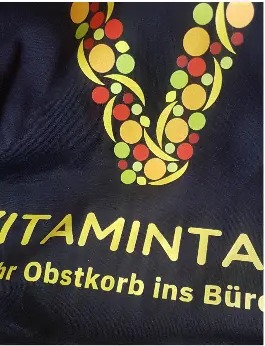 Hoodie mit buntem Vitamintag-Motiv